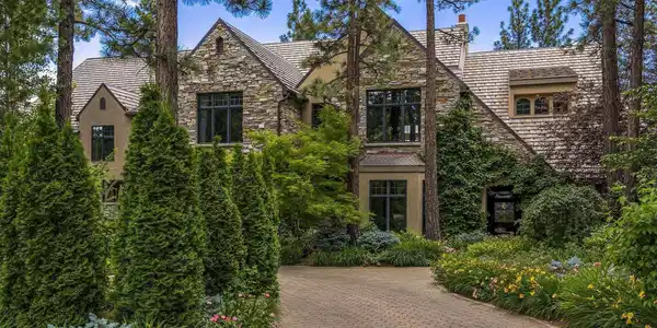 6025 Lake Geneva