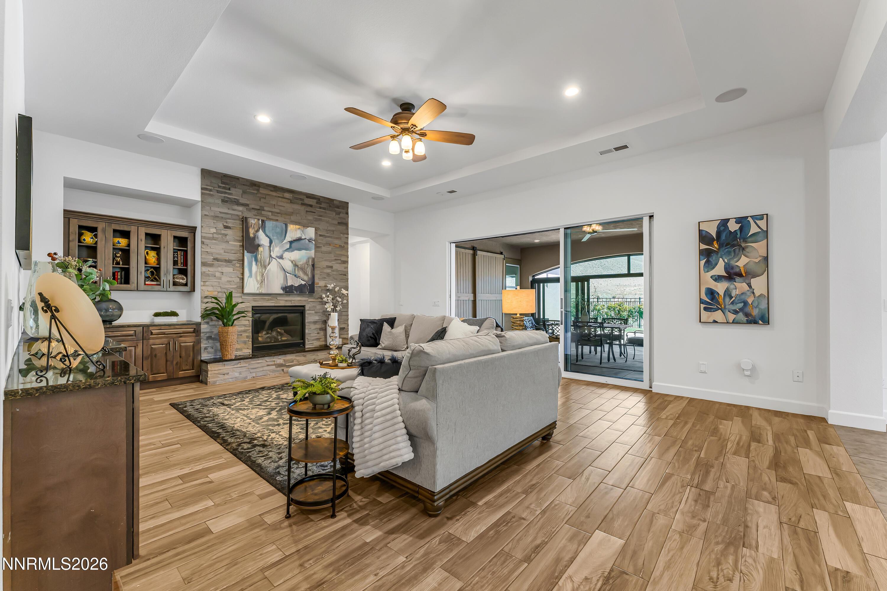 Image 3: Living room