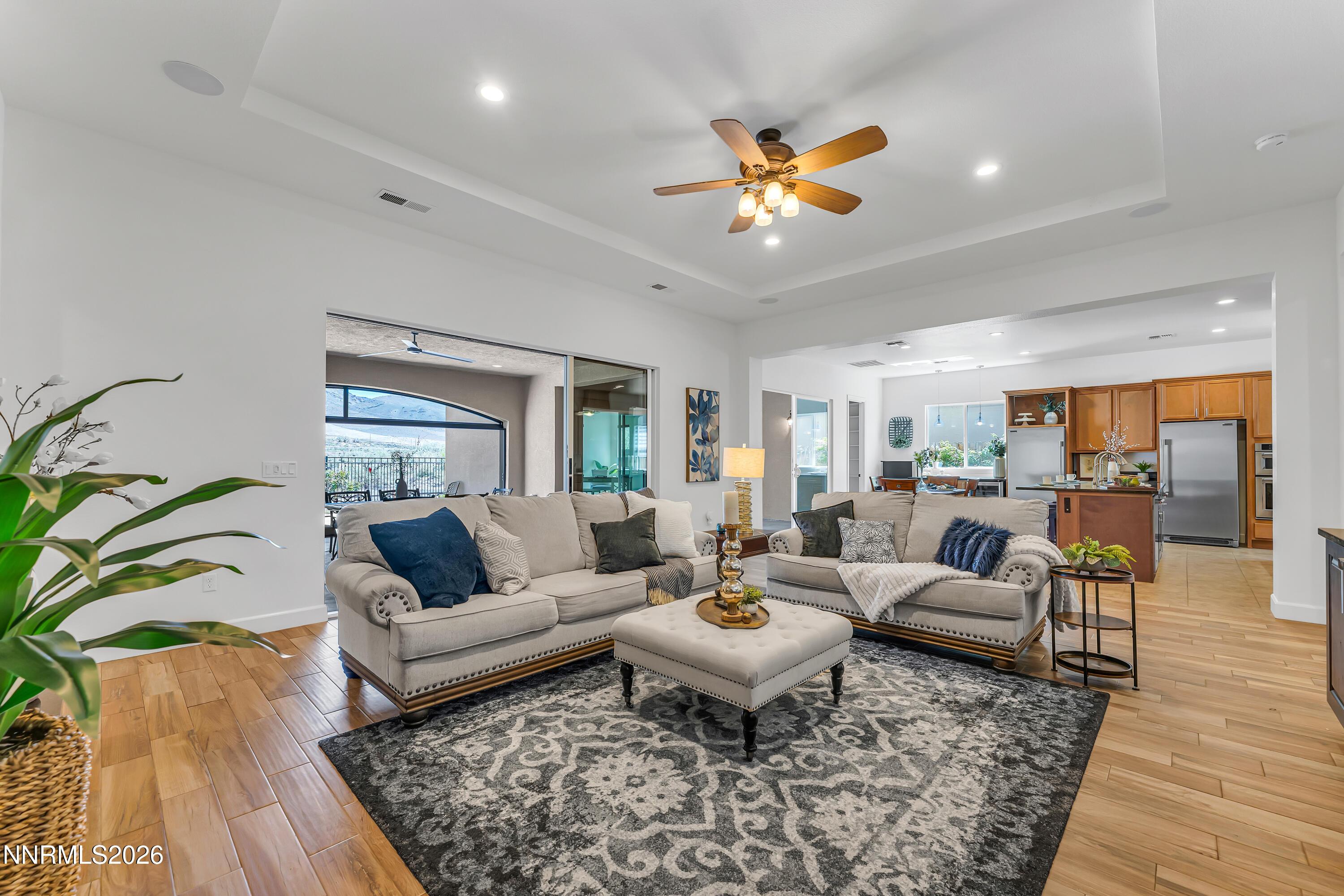 Image 4: Living room