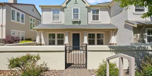1679 Lone Oak Trail