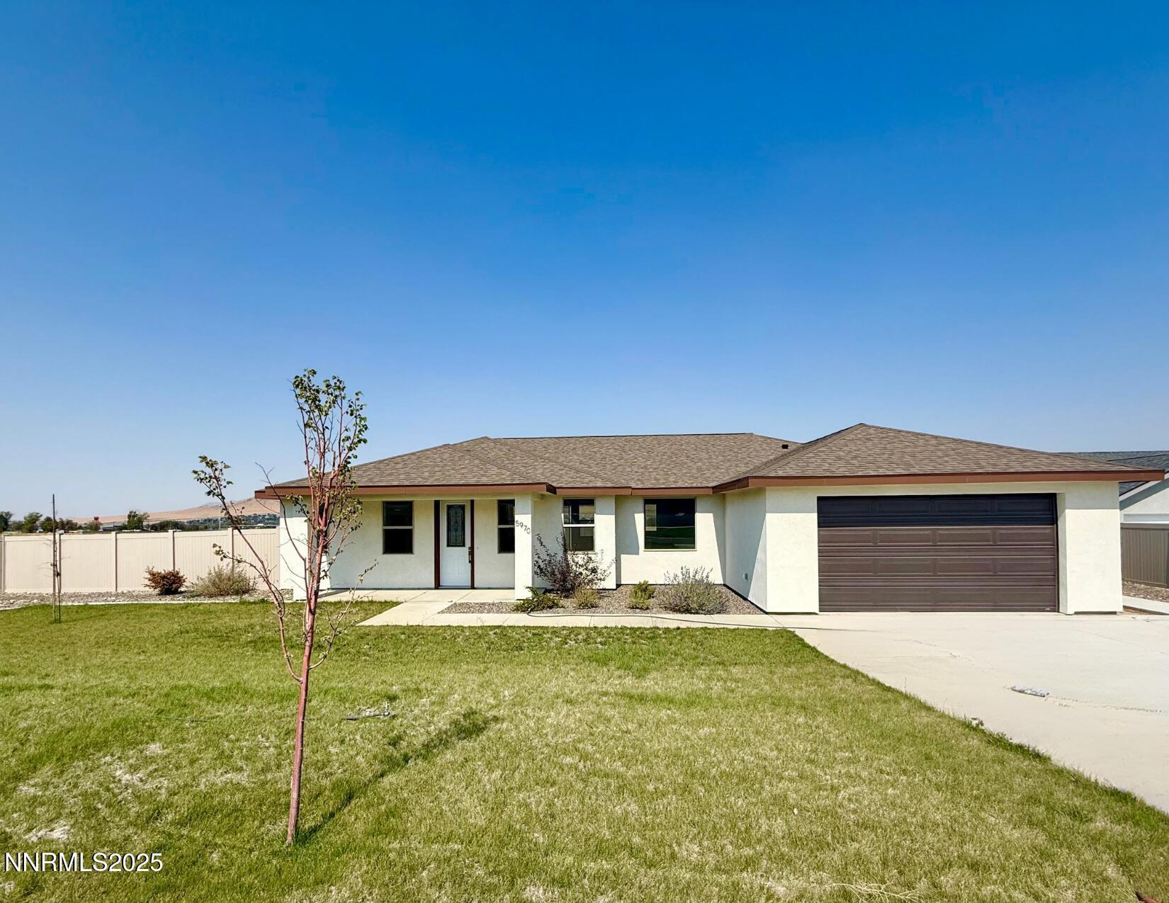 Image 2: 5970 Packsaddle Front