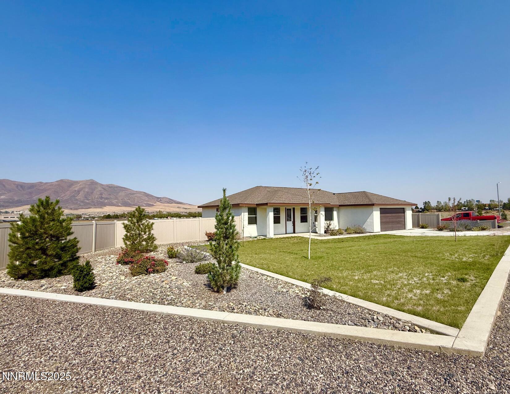 Image 3: 5970 Packsaddle Front