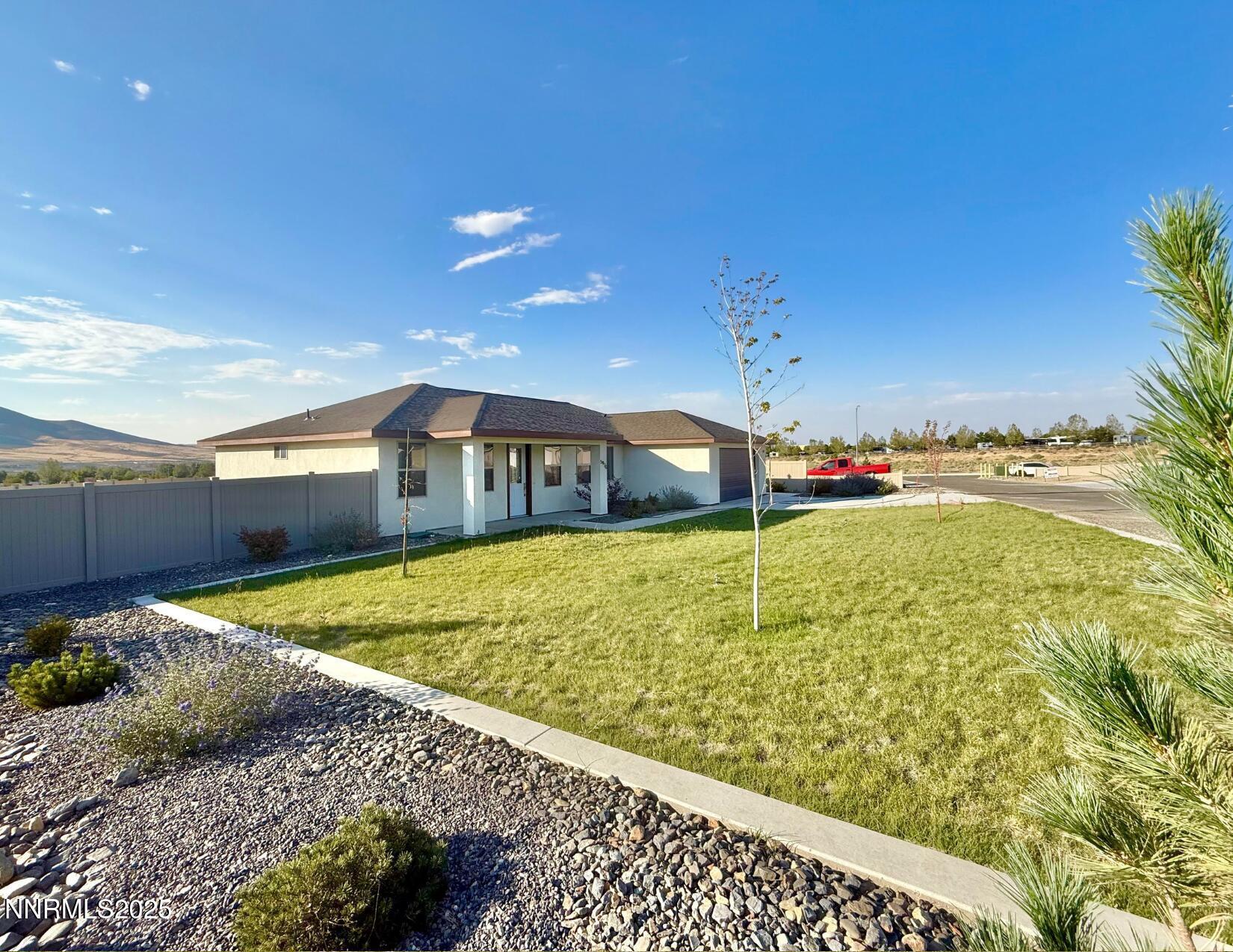 Image 4: 5970 Packsaddle Front