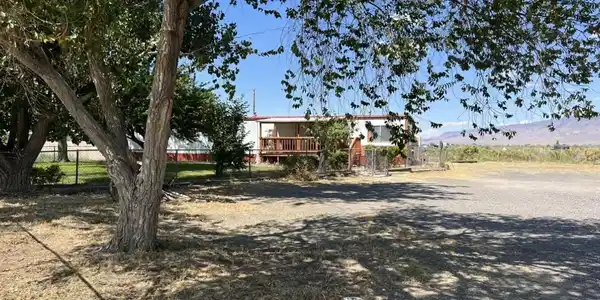 Image 2: Photo 1