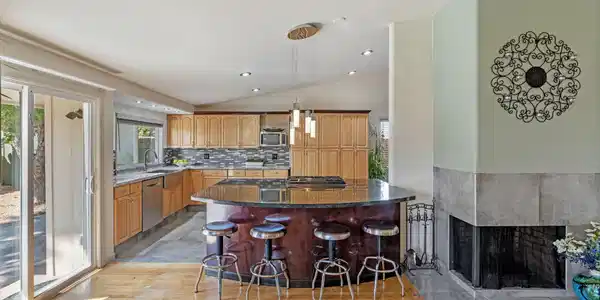 Image 3: 19-web-or-mls-DSC08901