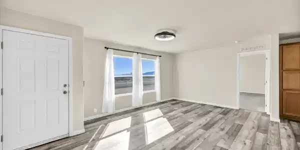 Image 2: 50-web-or-mls-1020-w-8th-st