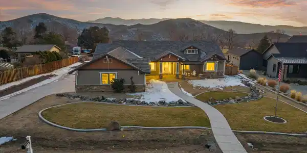 5585 E Hidden Valley Drive