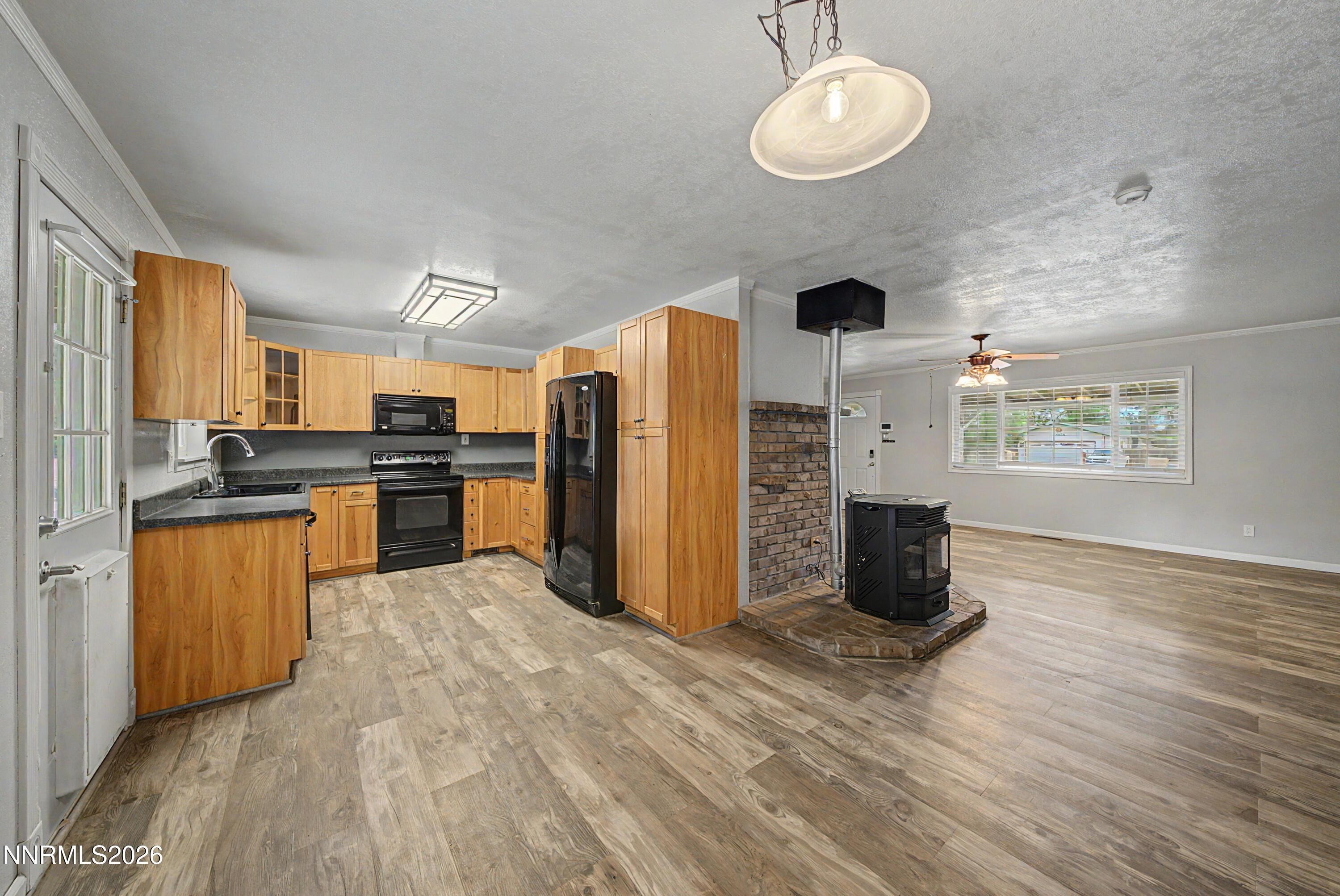 Image 2: kitchen