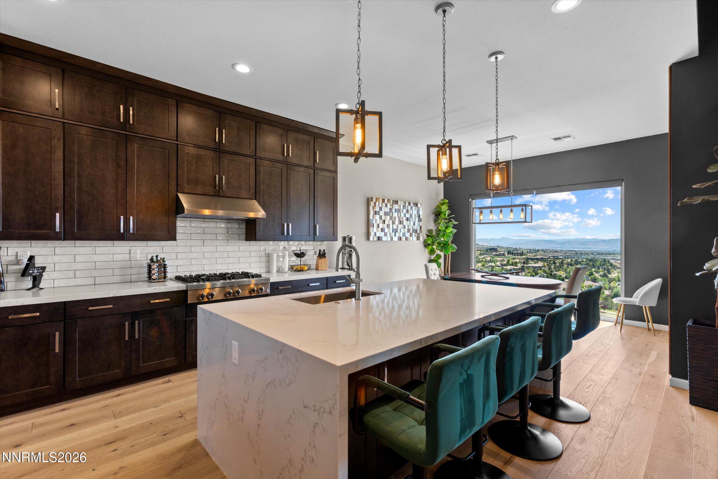 Image 3: Kitchen island