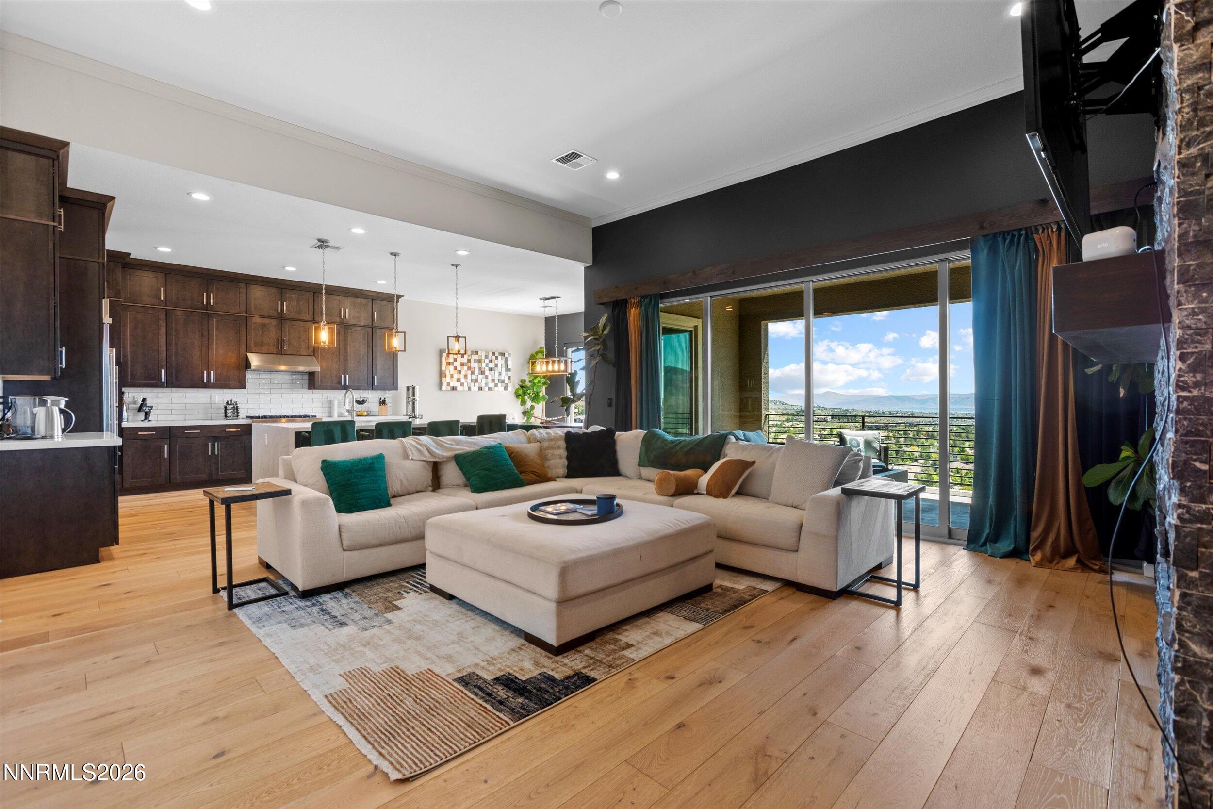 Image 4: Great room