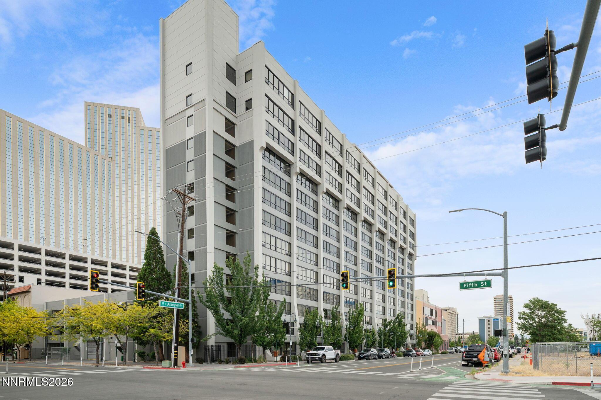 Image 3: 20-web-or-mls-450 N Arlington-21