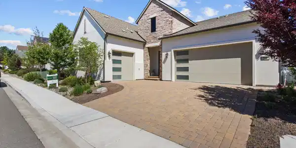 719 W Pleasant Oak Trail