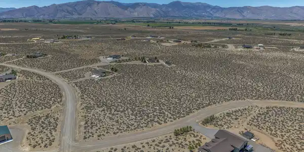 Image 3: 1-web-or-mls-78-desert-view-dr