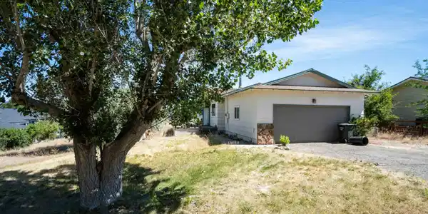 1442 Topaz Lane