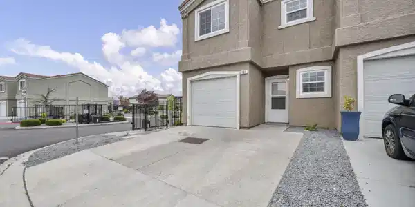 5695 Vista Luna Ct.