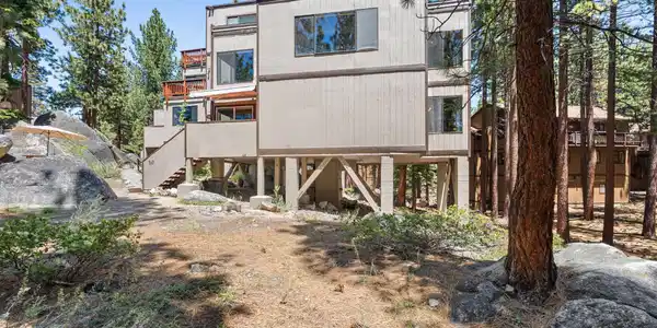 Image 2: 4-web-or-mls-DSC08082