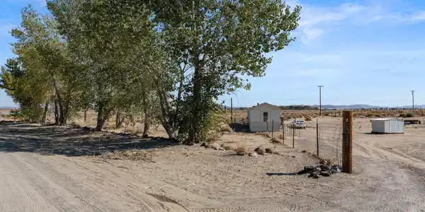 Image 3: 2035 7th St-100