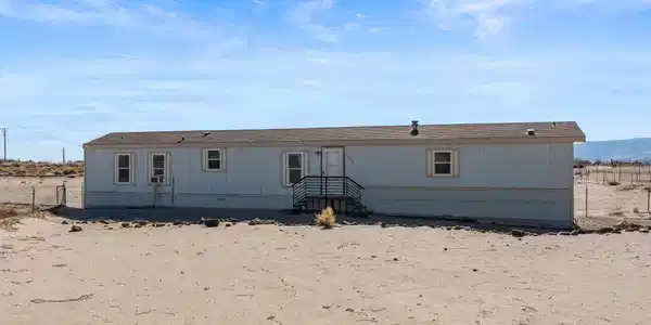 Image 4: 2035 7th St-102