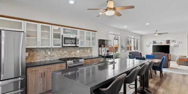 9425 Cape Drive