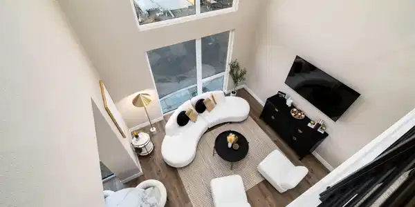 3818 Lakeside Drive