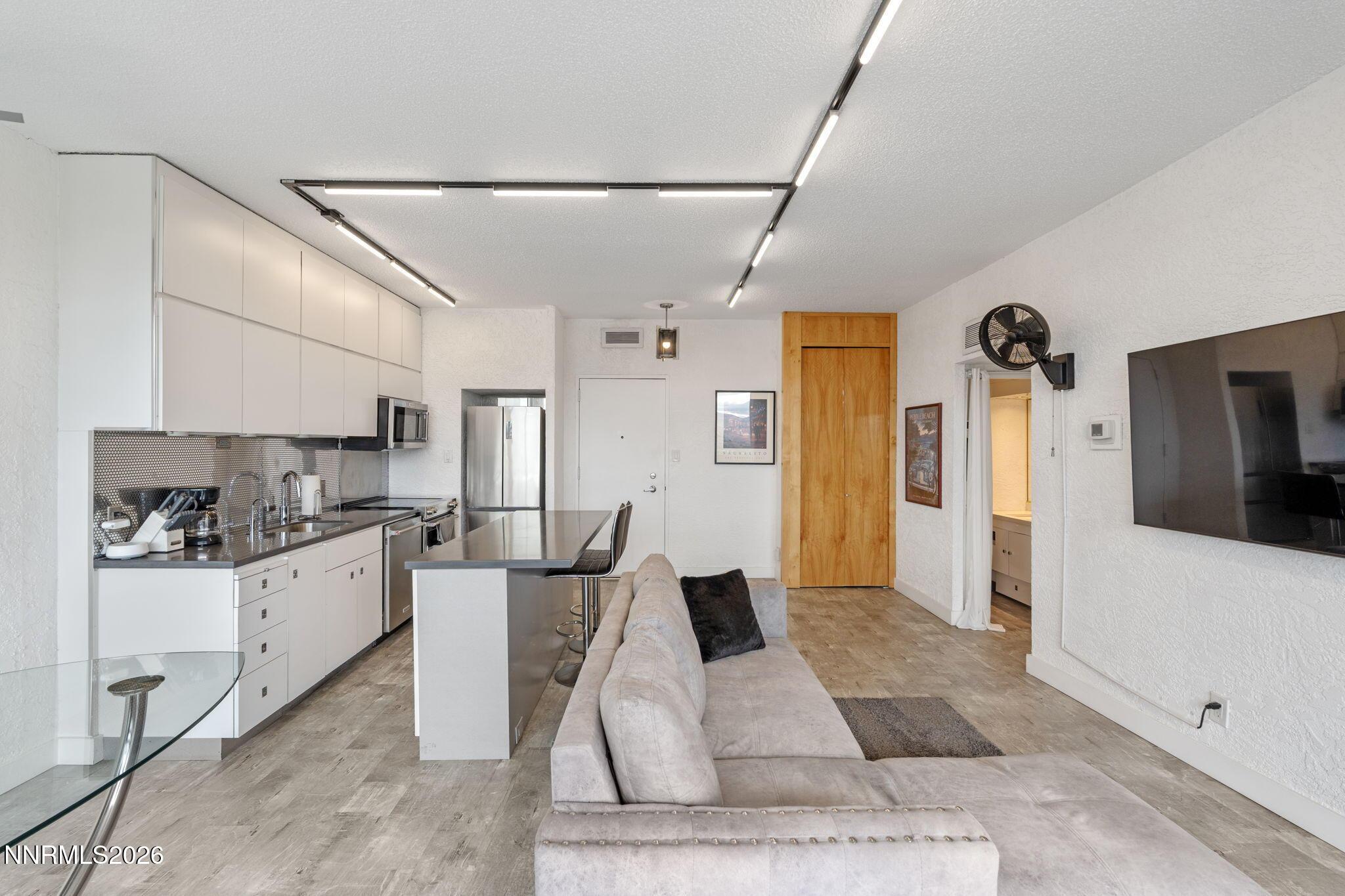 Image 3: 8-web-or-mls-DSC00153