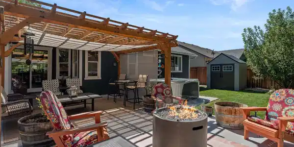 Image 3: Backyard 4