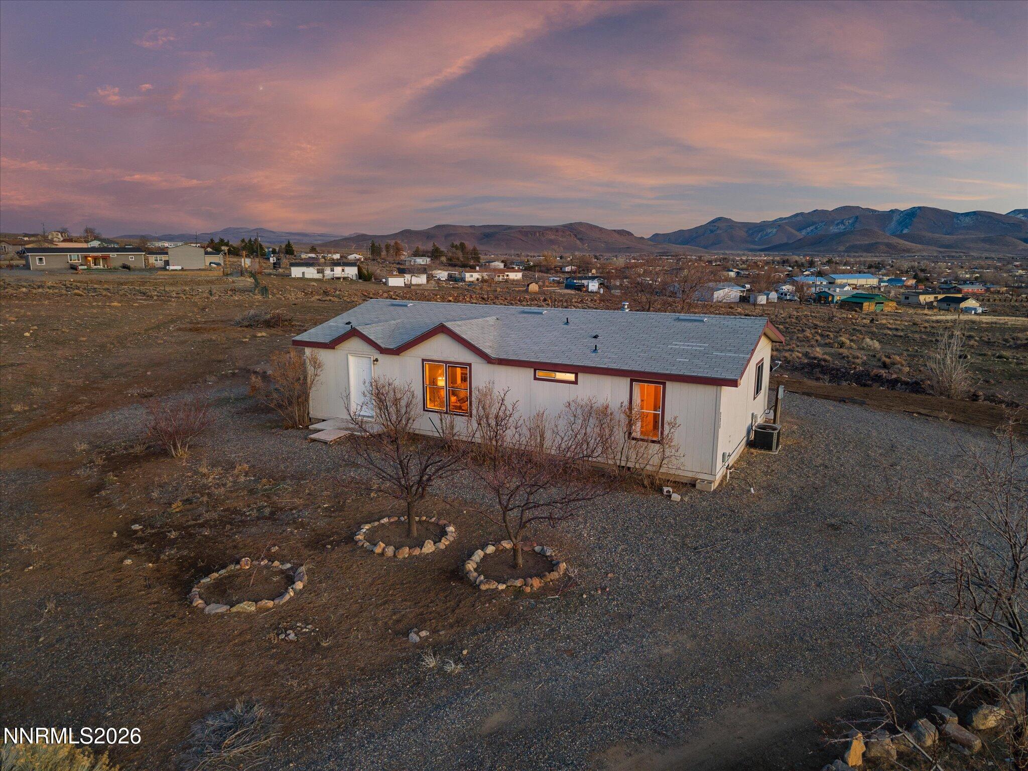 Image 2: 03-208 Julie Way-102