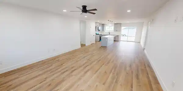 Image 4: Living Room
