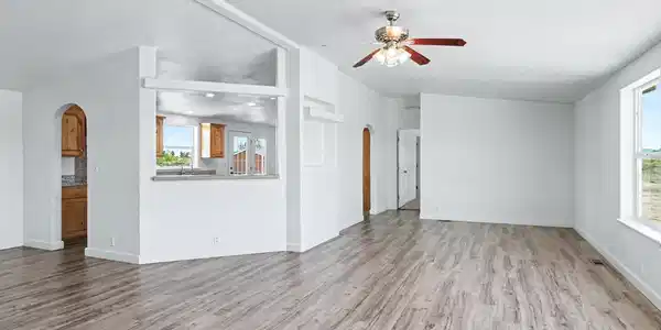 Image 2: 4