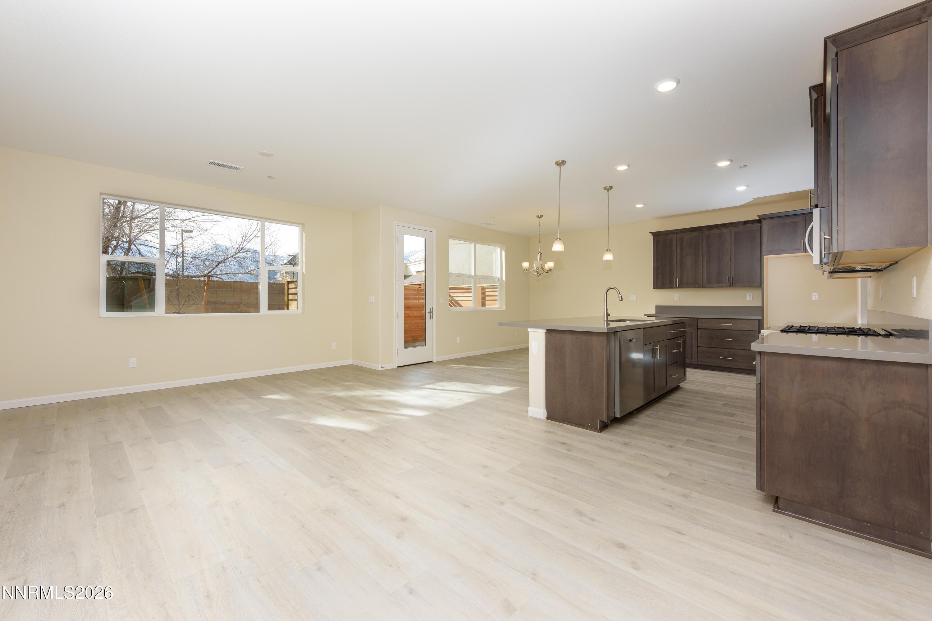Image 4: 875 Furlong Dr-5