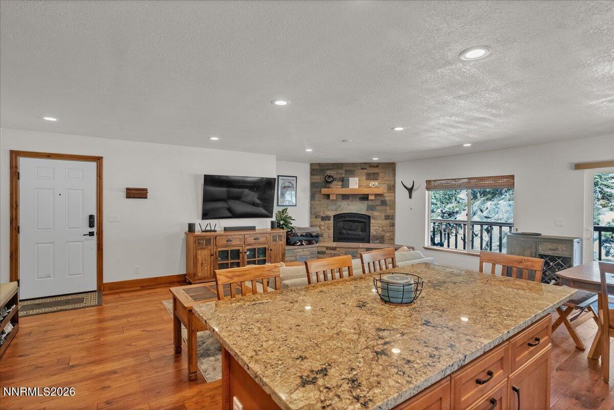 Image 1: 08-DSC06737