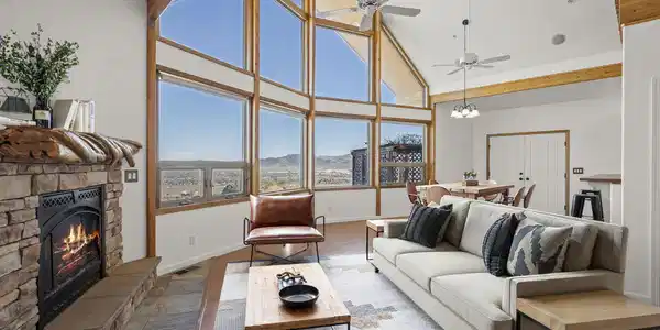 Image 2: 7-web-or-mls-__2330_Hillcrest_Rd_Living_