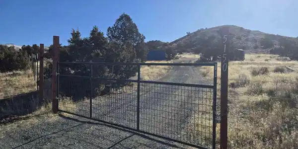 Image 2: 5150 Twin Springs 2