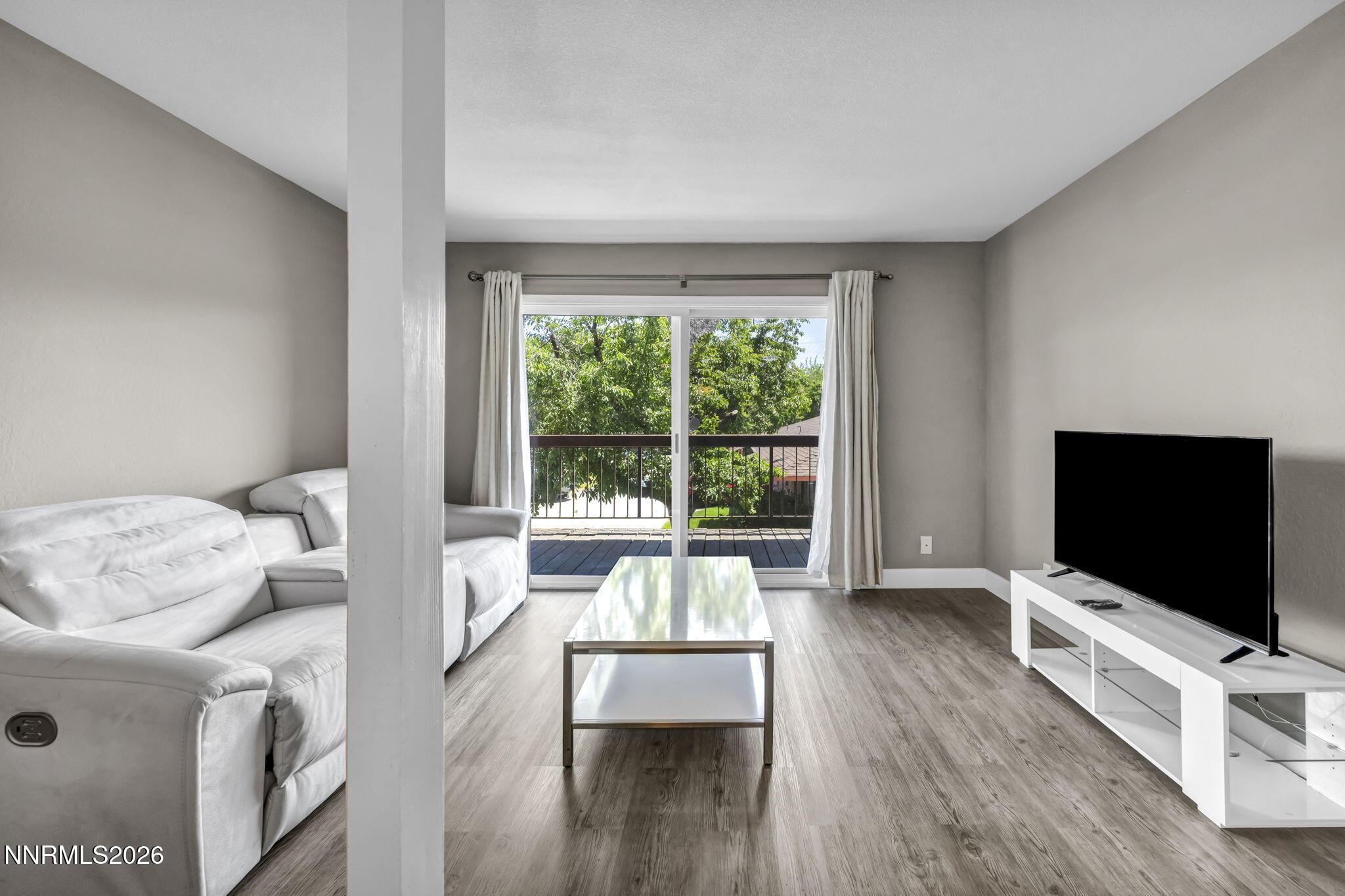 Image 2: 17-web-or-mls-1000-beck-st-272