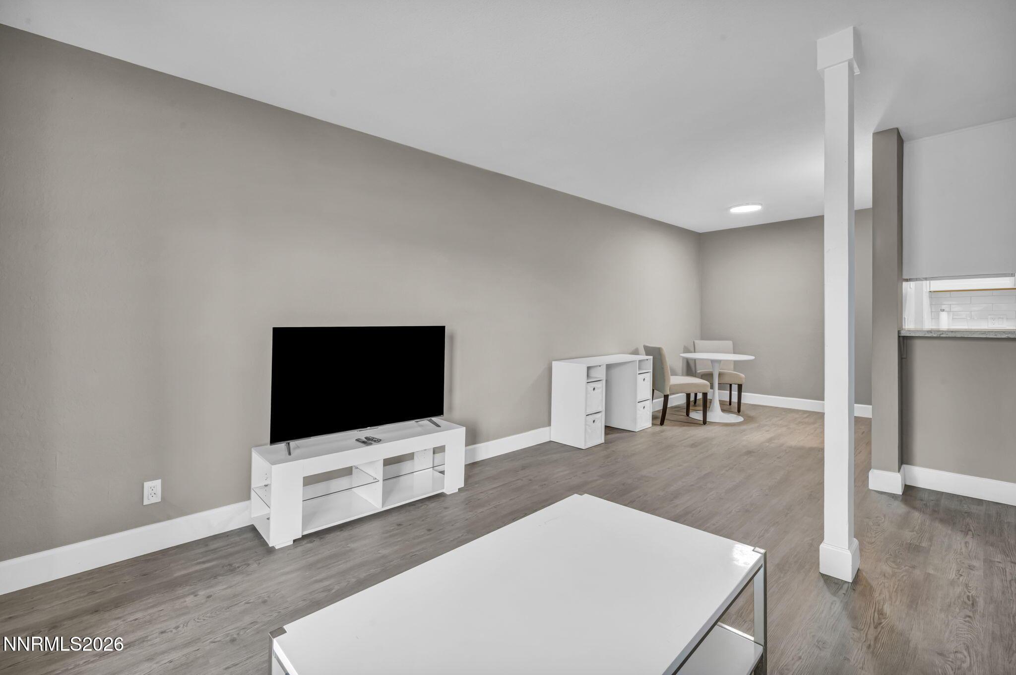 Image 3: 18-web-or-mls-1000-beck-st-272