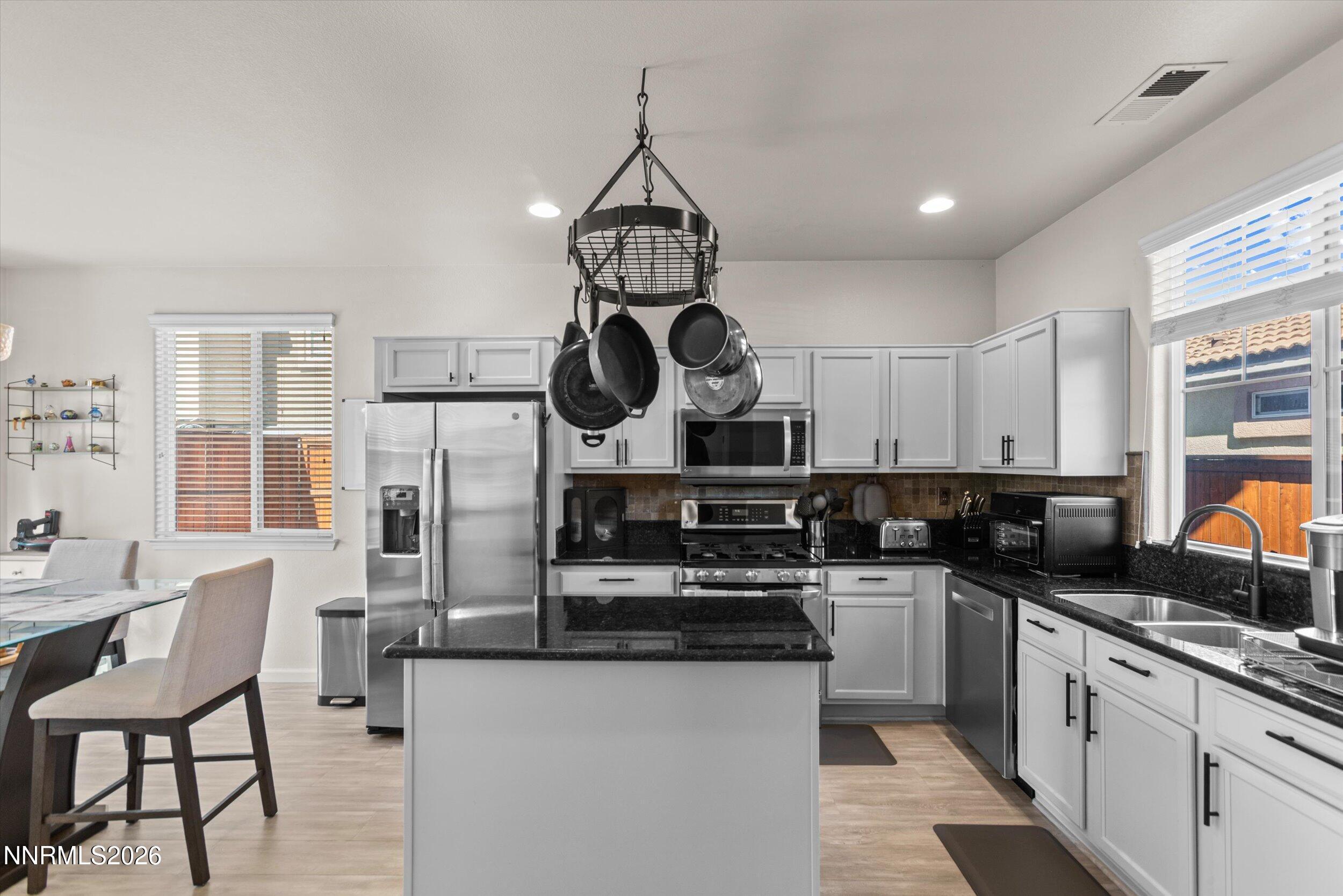 Image 4: Kitchen island and cookware hanging rack