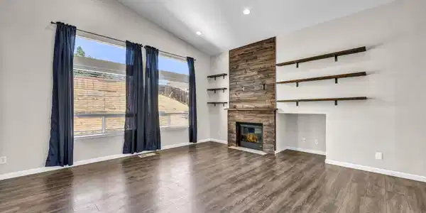 Image 4: 32-web-or-mls-21105-mt-evans-dr