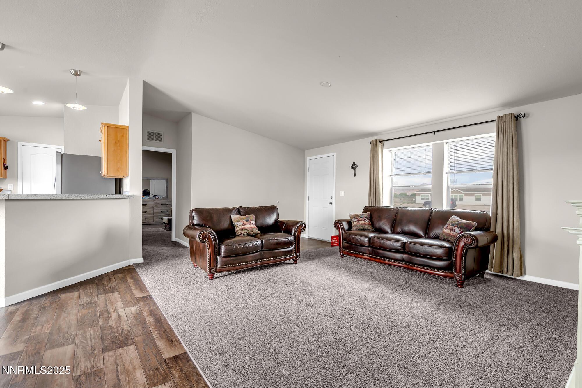 Image 4: CliffBanks33-006