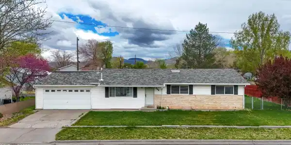 360 Parkview Avenue