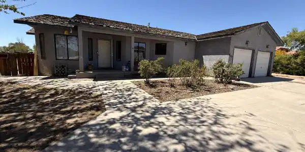 957 Ronald Way