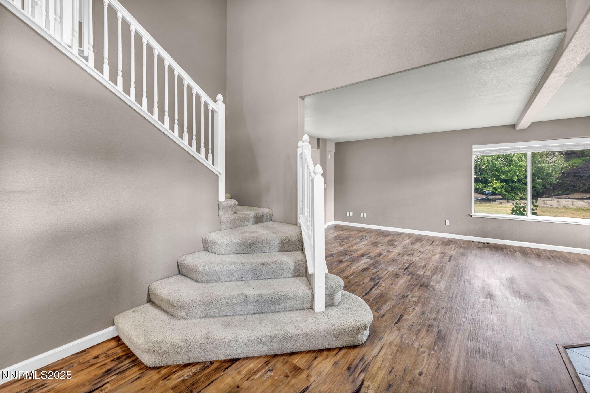 Image 3: 38-web-or-mls-5545-patrician-way