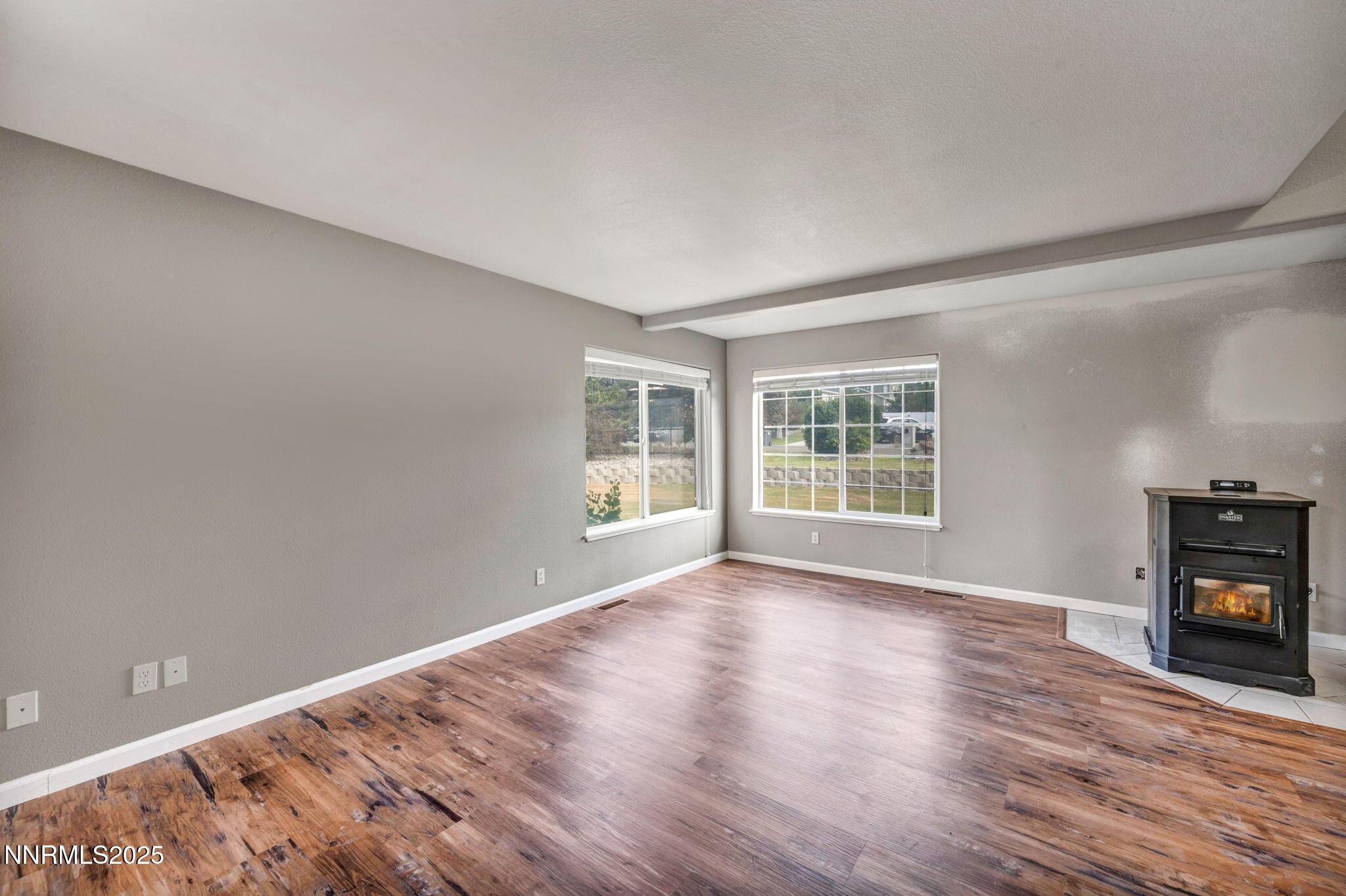 Image 4: 40-web-or-mls-5545-patrician-way (1)