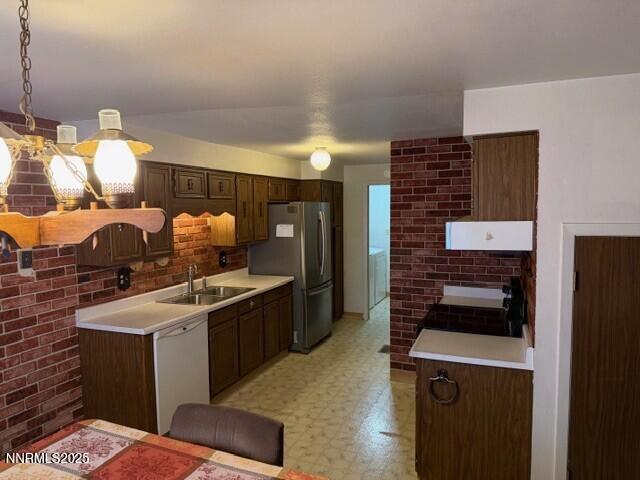 Image 2: Kitchen