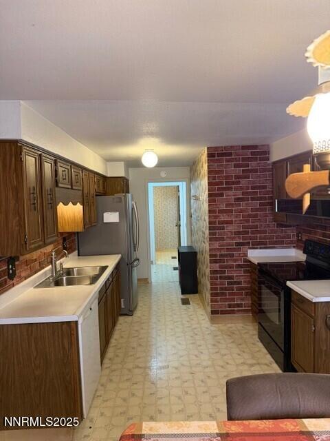 Image 3: Kitchen 2