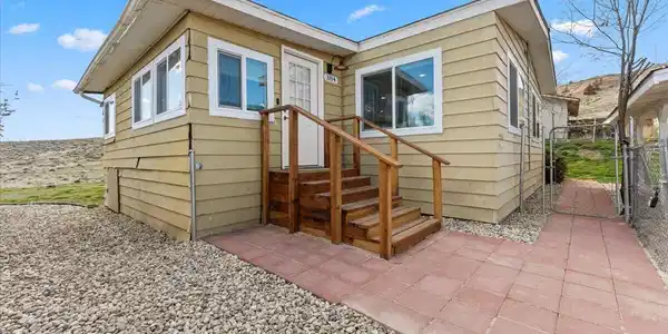 384 Loster Way