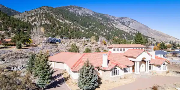 Image 4: 212 Trail Ct-14