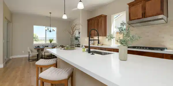 Image 4: Kitchen