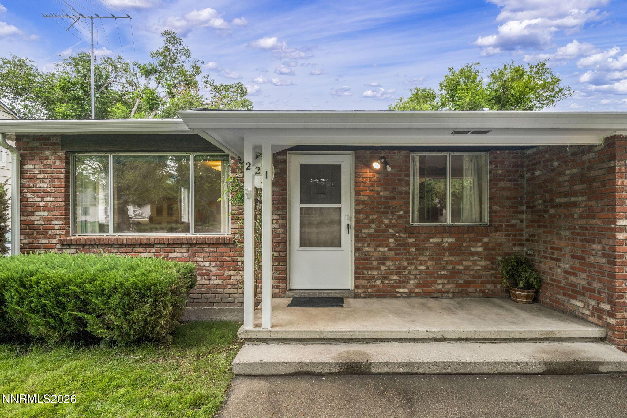 Image 2: 2-web-or-mls-221-s-iris-st