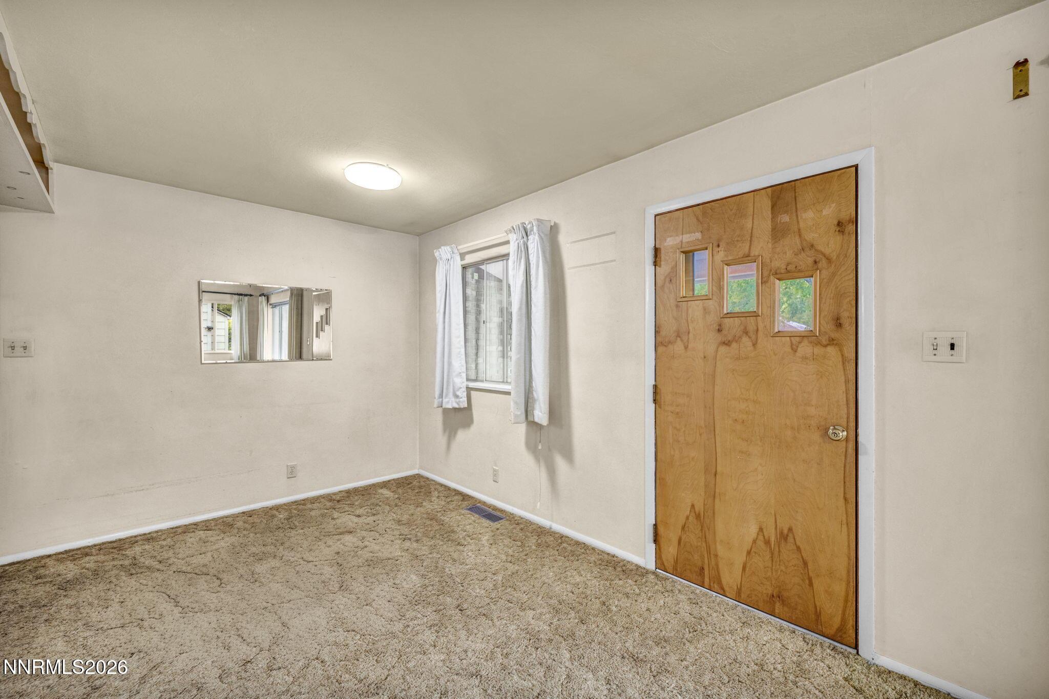 Image 4: 21-web-or-mls-221-s-iris-st