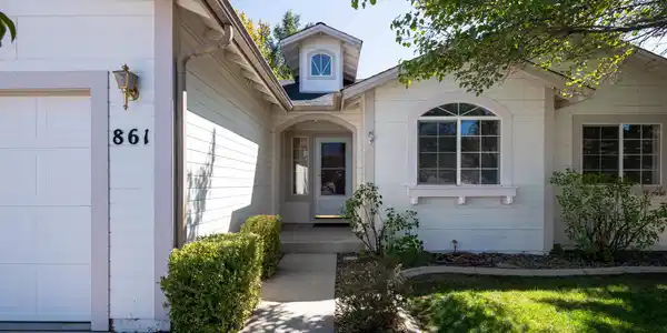 Image 2: 861 Meadow Vista Dr-4